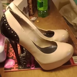High heel stilettos size 8 medium